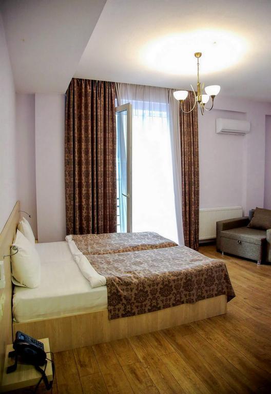 Hotel Feri Tbilisi Esterno foto