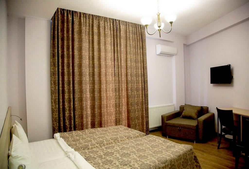 Hotel Feri Tbilisi Esterno foto