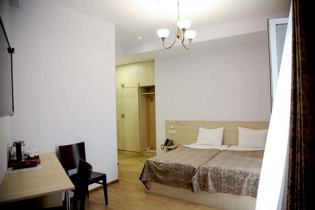 Hotel Feri Tbilisi Esterno foto