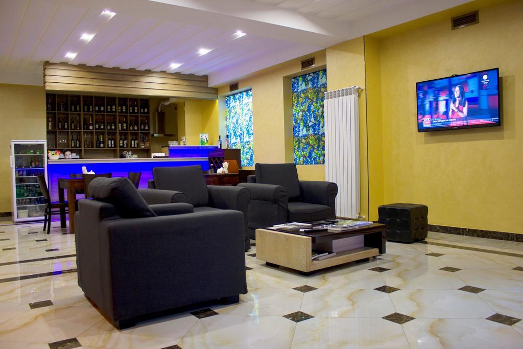 Hotel Feri Tbilisi Esterno foto