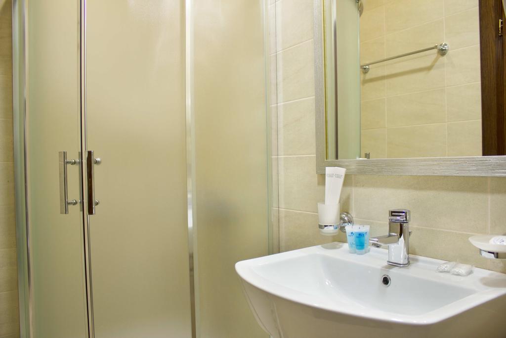 Hotel Feri Tbilisi Esterno foto