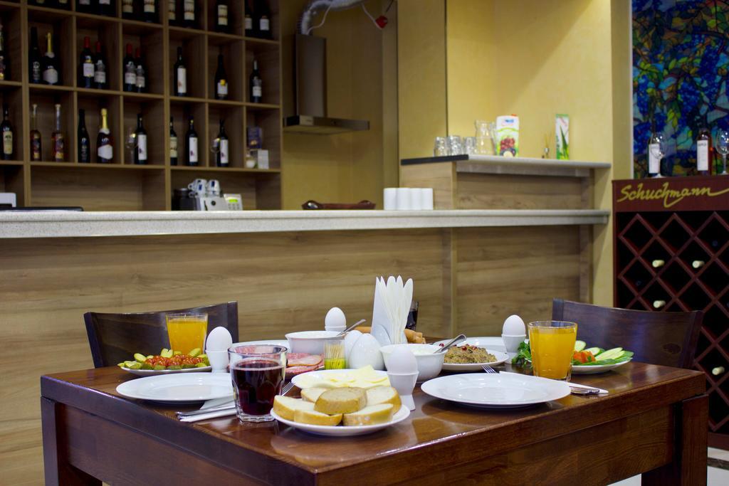 Hotel Feri Tbilisi Esterno foto