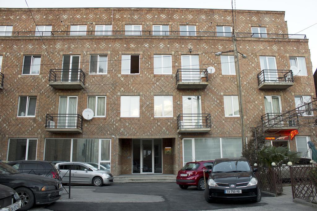 Hotel Feri Tbilisi Esterno foto