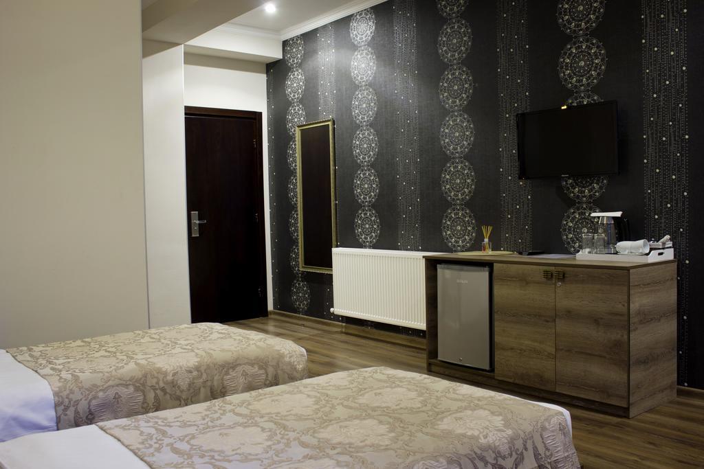 Hotel Feri Tbilisi Esterno foto