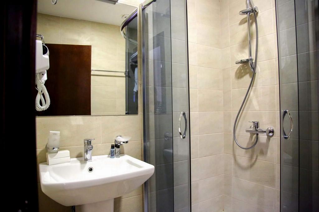 Hotel Feri Tbilisi Esterno foto